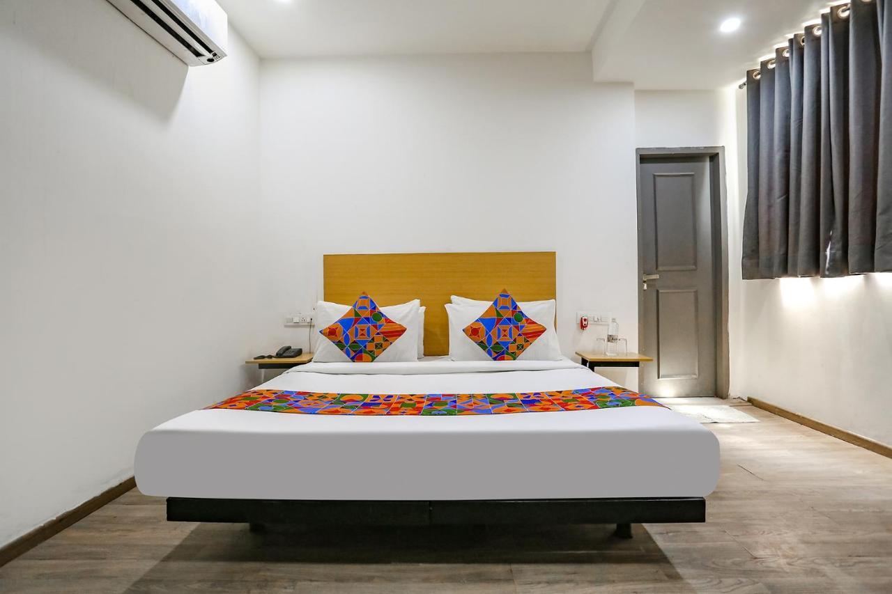 Fabhotel Vat - Meera Bagh เดลี ภายนอก รูปภาพ