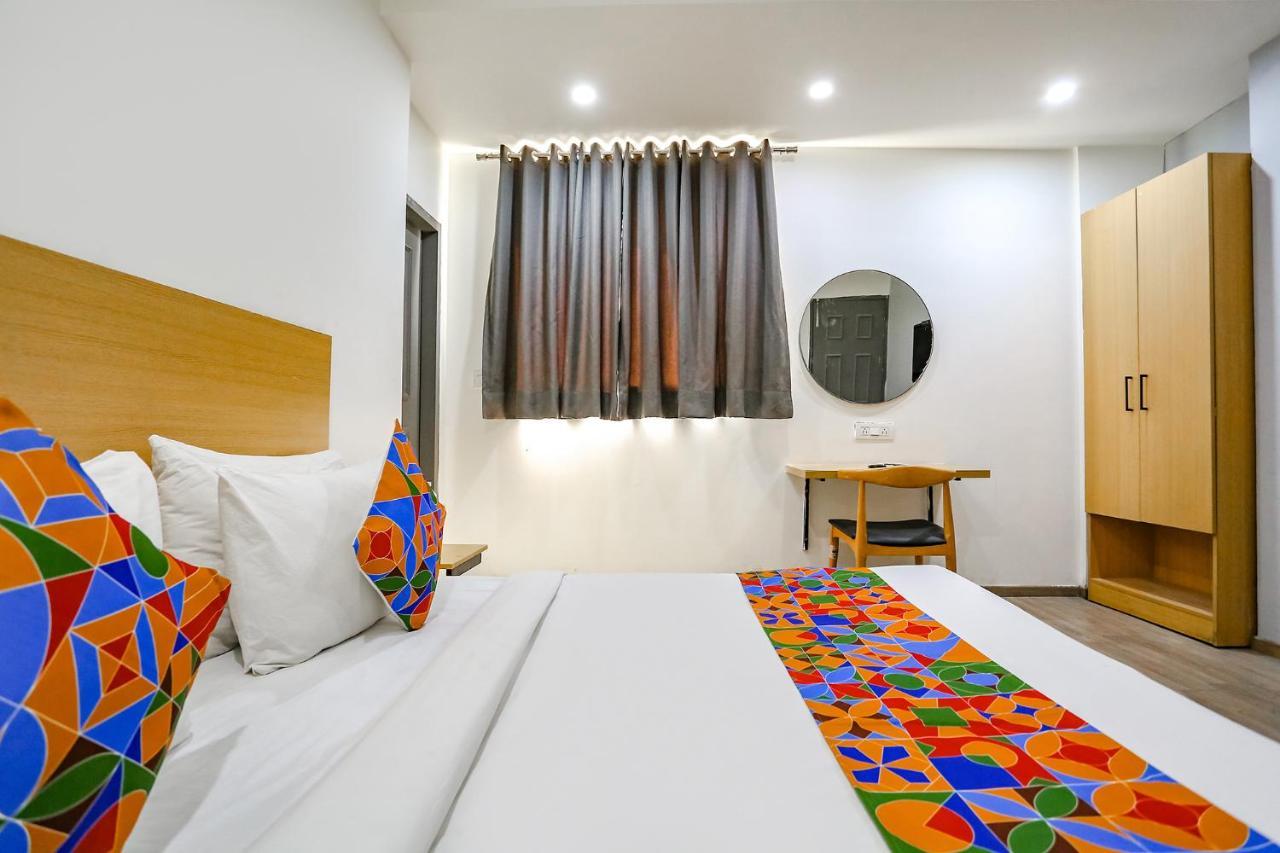 Fabhotel Vat - Meera Bagh เดลี ภายนอก รูปภาพ