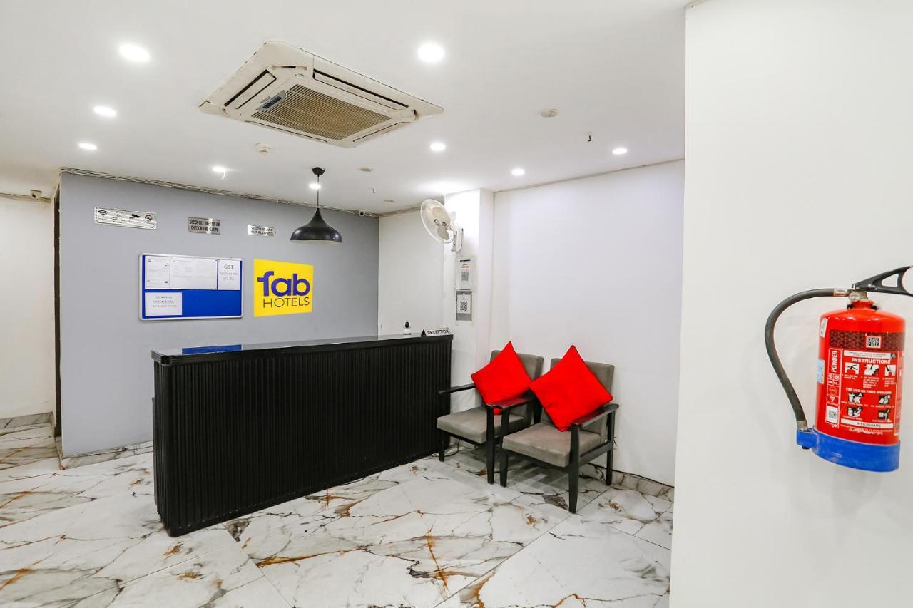 Fabhotel Vat - Meera Bagh เดลี ภายนอก รูปภาพ