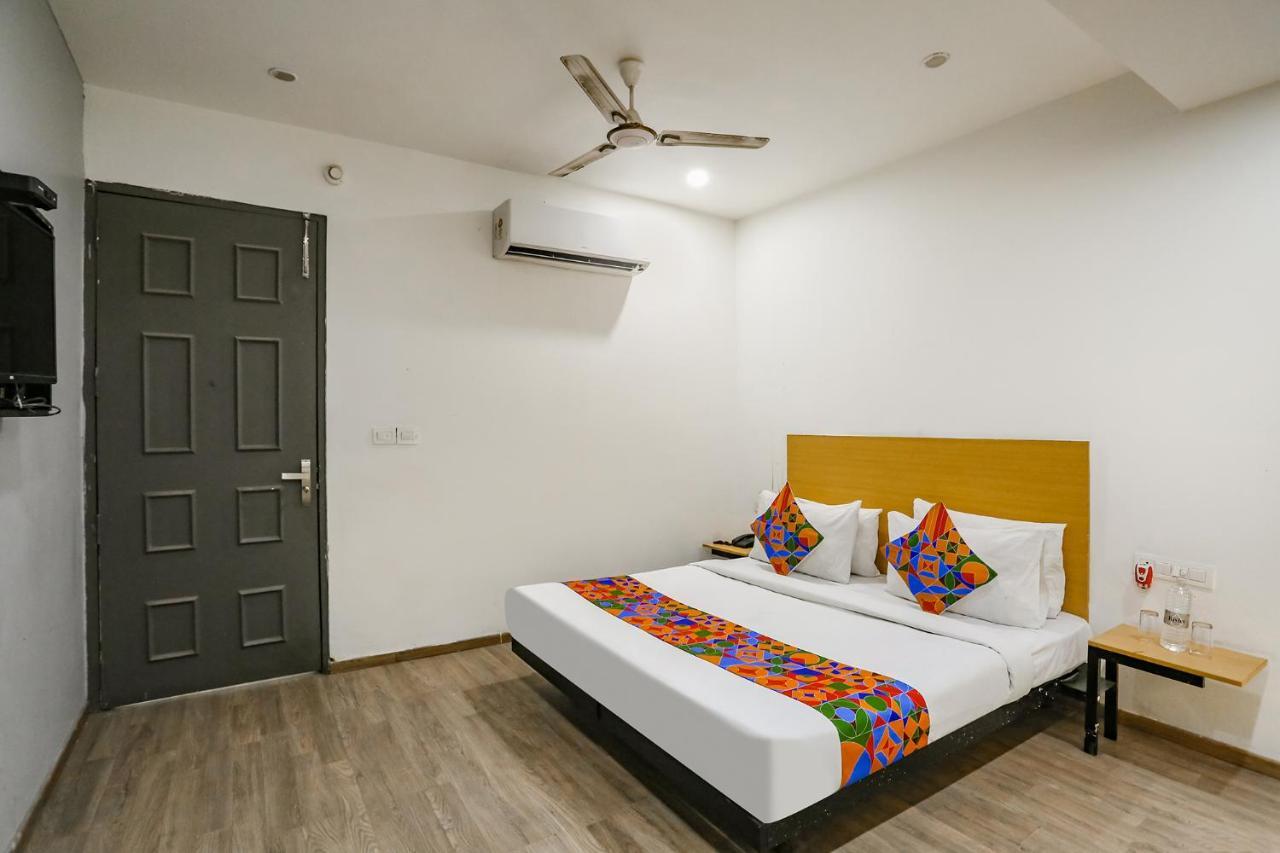 Fabhotel Vat - Meera Bagh เดลี ภายนอก รูปภาพ