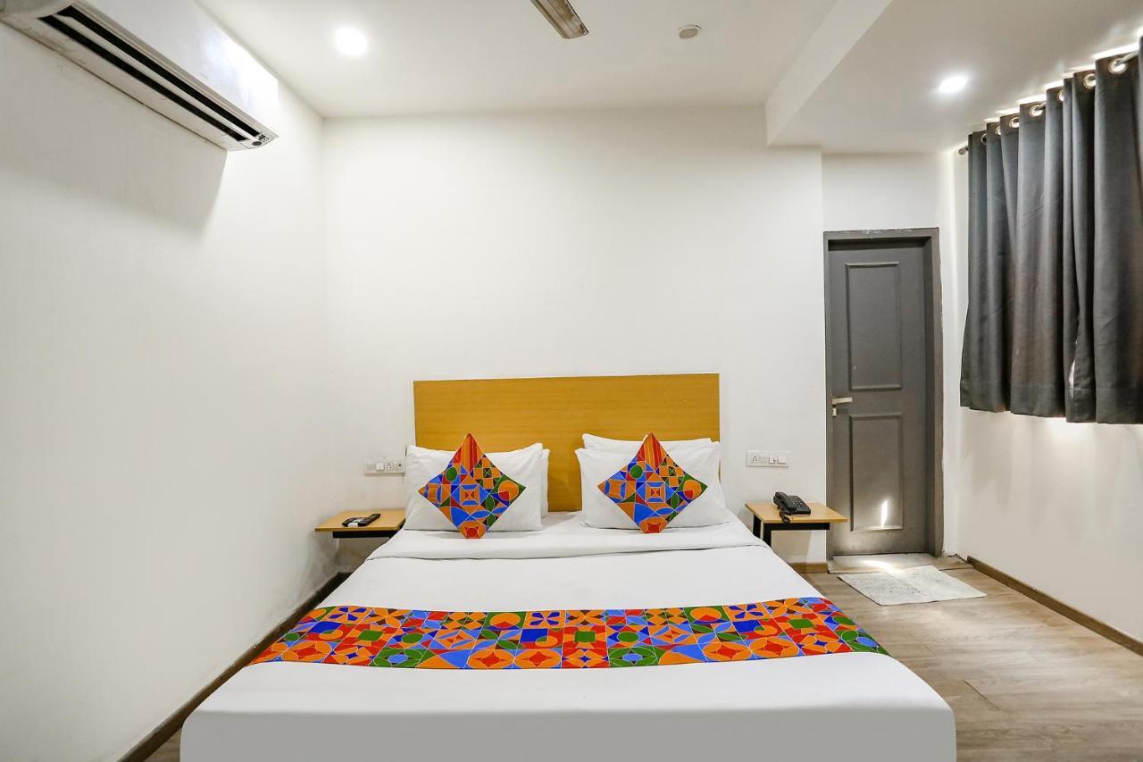 Fabhotel Vat - Meera Bagh เดลี ภายนอก รูปภาพ